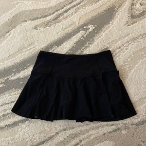Lululemon size 4 Black Tennis Skirt